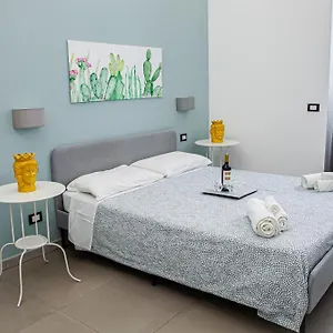 ruggero-vii-holiday-houses.catania-hotels.net/